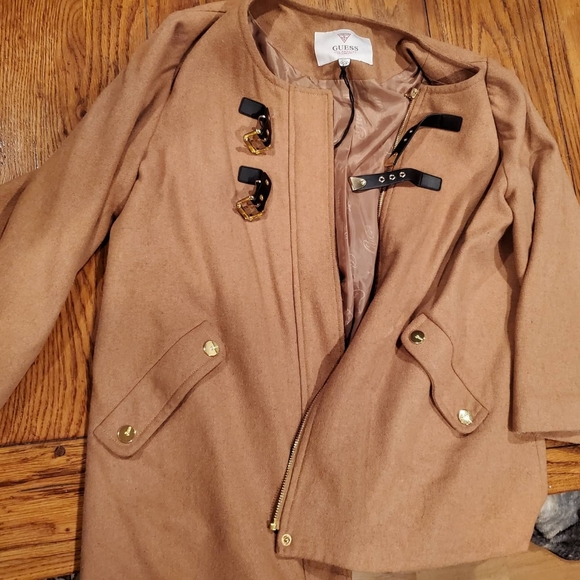 GUESS Evanna style CAPE - Picture 2 of 2